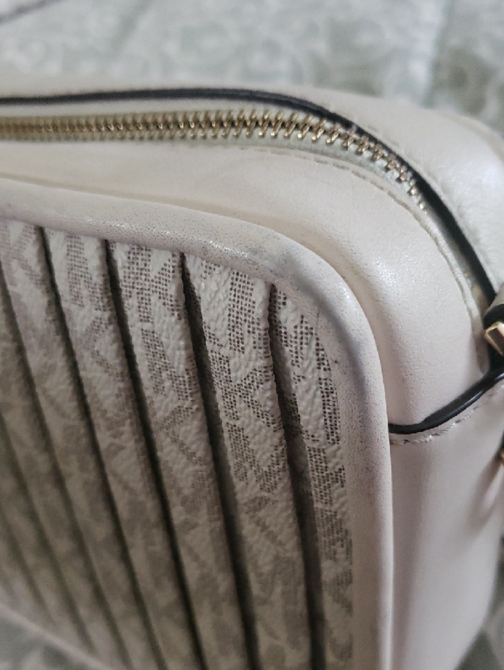 Michael Kors Crossbody - Picture 11 of 16